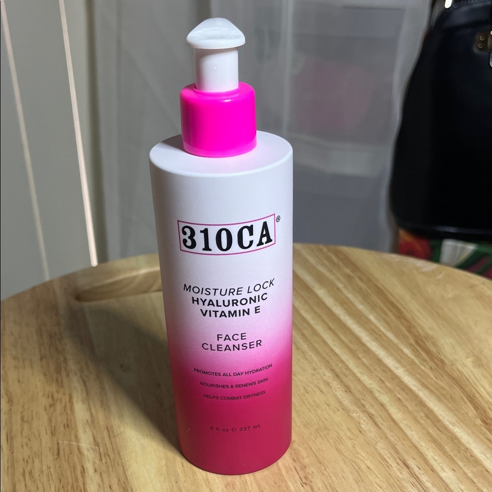 Moisture Lock Face Cleanser - Pink